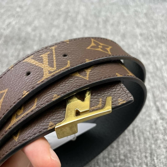 100% Authentic Louis Vuitton Leather Belt - Picture 2 of 7